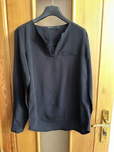 Рубашки и блузы: S (EU 36), M (EU 38), цвет - Черный