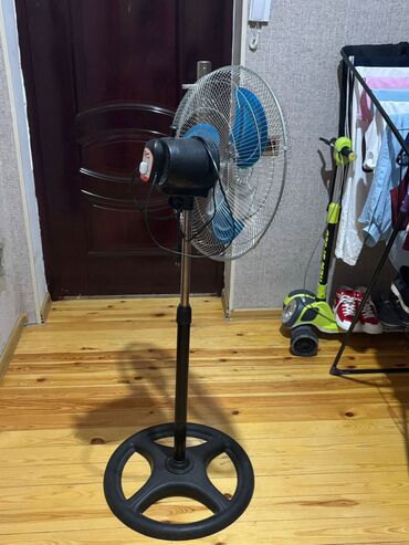 qızdırıcı fan: Ventilyator Döşəməüstü, Pərli, Kredit yoxdur