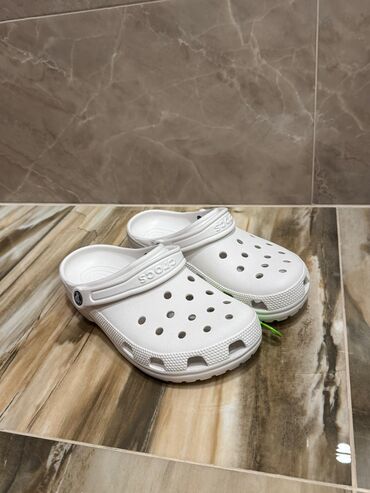 женские туфли больших размеров купить: Босоножки, 38, Crocs, Новый, Бесплатная доставка