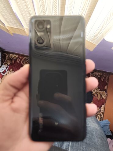 запчасти митсубиси паджеро 2: Smartfon – tam ekranlı, ön kameranın ekranın sol yuxarı hissəsində