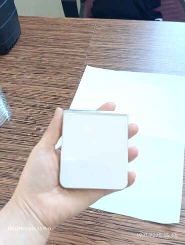 Digər mobil telefonlar: Qatlanan ağıllı telefon – kompakt “flip” dizayn - Korpus: metal — 4