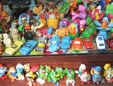 Oyuncaqlar: 1995 çi ilə aid qədimi kinder puzzle oyuncaqlar.Yeddi ədəddir.İdeal — 9