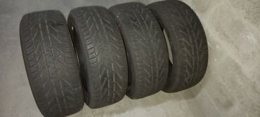 Gume i felne: Zimske gume M+S bukvalno kao nove 225/50/17,dot 3920,dubina šare — 1
