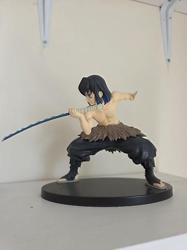 SAĞA ÇEVİR osuke Hashibira fiquru (Demon Slayer): hücum pozasında