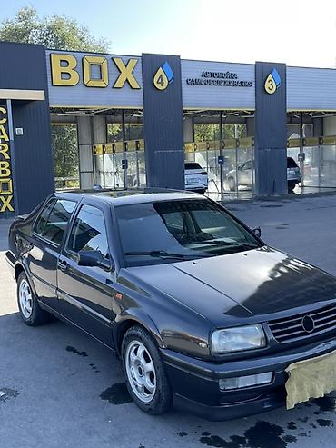 Volkswagen: Volkswagen Vento: 1992 г., 1.8 л, Механика, Бензин, Седан — 2