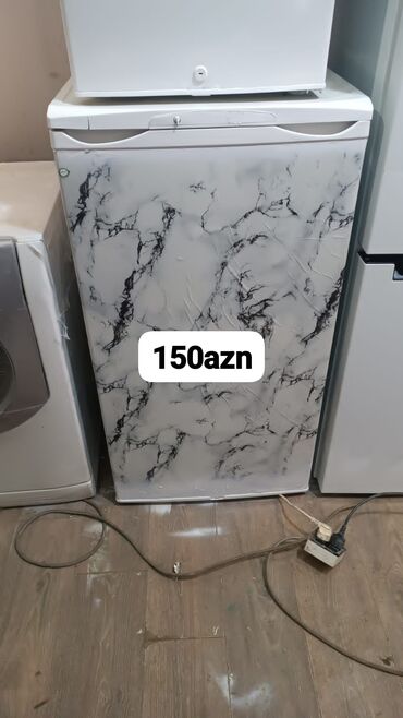 samsung soyuducu soyutmur: Mətbəx üçün kompressor tipli kiçik soyuducu. Ön qapıda mərmər naxışlı
