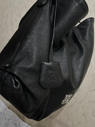 Классические сумки: Сумка-хобо Louis Quatorze из черной гладкой кожи. Особенности: - — 7