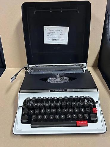 Stari uređaji: Hermes 550 – prenosna mehanička pisaća mašina - Model: Hermes 550 — 1