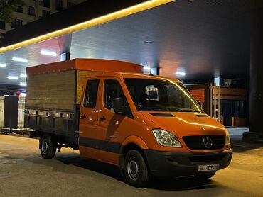 авторынок германии бу: Грузовой фургон Mercedes-Benz Sprinter оранжевого цвета, оборудованный