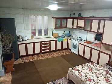 Продажа помещений свободного назначения: Продаю 2 дома на одном участке, первая линия, можно под бизнес. Общая — 18