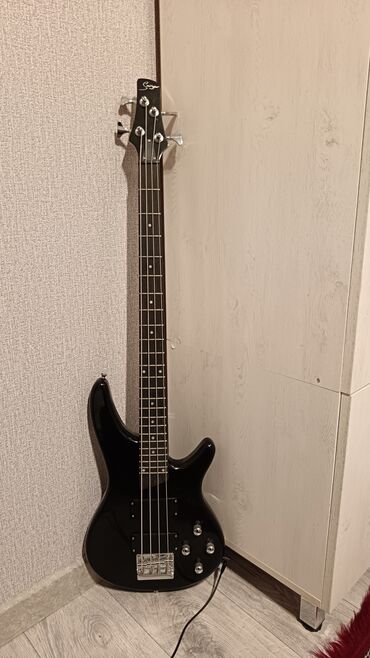 Musiqi alətləri: Bas gitara, 4 sim, İşlənmiş
