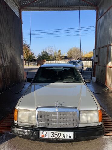 голова тягач: Mercedes-Benz W124: 1988 г., 2.3 л, Механика, Бензин, Седан