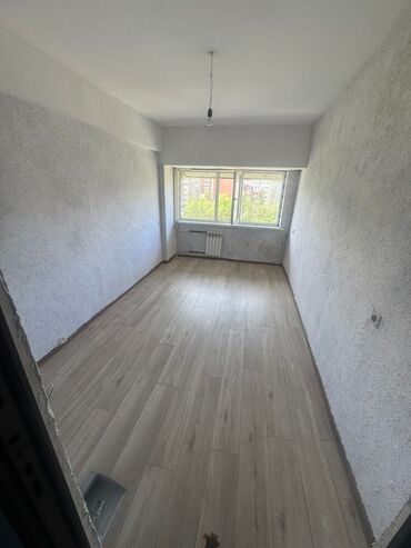 продам 1 комнатную квартиру в бишкеке: 1 комната, 15 м², Общежитие и гостиничного типа, 7 этаж, Косметический ремонт