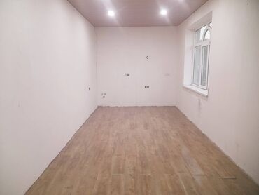 Həyət evləri və villaların satışı: 300 kv ev ikidasli tikili. Qaz su isiq daimi. Avtobus dayanacaginin — 29