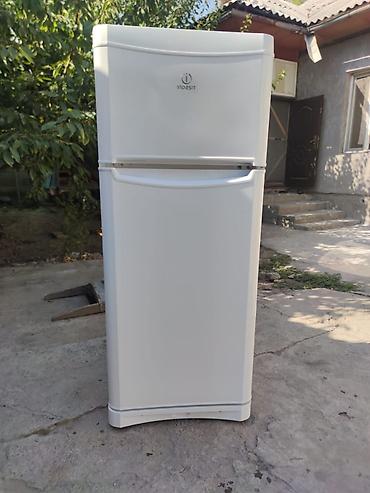indesit: Холодильник Indesit, двухкамерный, верхняя морозильная камера. выс — 1