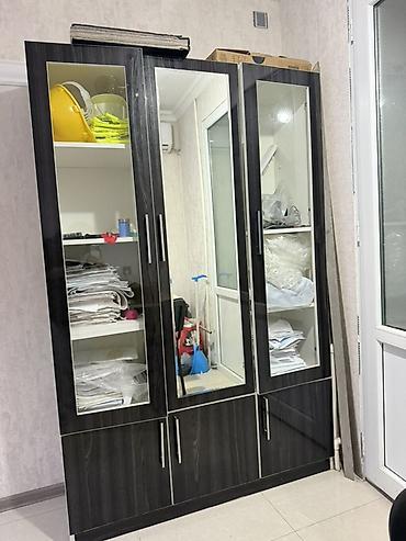 Dördkapılı vitrin şkaf - Material: laminat ağac teksturası ilə, tünd