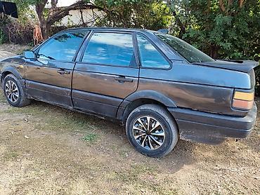 Volkswagen: Volkswagen Passat: 1988 г., 1.8 л, Механика, Бензин, Седан — 2
