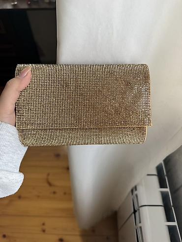 Qızılı rəngdə zərli axşam çantası (clutch) Stradivariusdan alinib Real