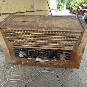 Stari uređaji: Vintage radio aparat Pupin P5 - Model: Pupin P5 (lampni radio) - — 5