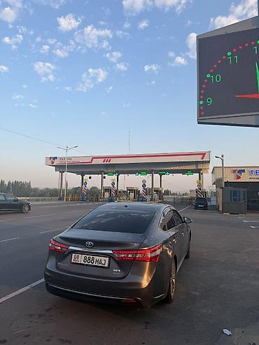 amg petronas: Toyota Avalon: 2015 г., Гибрид, Седан — 1