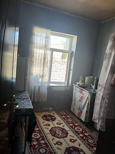 yeni gunesli kiraye evler heyet: 2 otaqlı həyət evi - Plan: 2 ayrı yataq otağı/otaq, zal, mətbəx və — 5