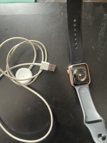 apple watch 7 бишкек: Умные часы Apple Watch с корпусом золотистого цвета и черным