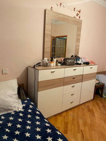 Köhnə tikili: Bakı, 4-cü mikrorayon, 3 otaqlı, Köhnə tikili, m. Memar Əcəmi, 90 kv. m — 3