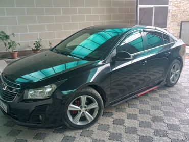 avtomobil şüşələrinin satışı: Chevrolet Cruze: 1.4 l | 2015 il | 159824 km Sedan