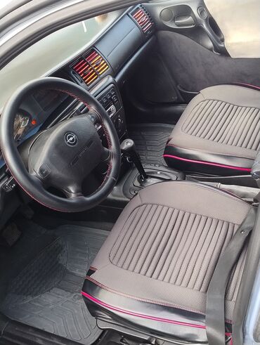 Opel: Opel Vectra: 1.8 l | 1997 il 2028 km Sedan — 12