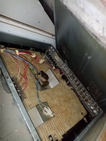 Šporeti i ugradne ploče: Elektricni sporet gorenje ringle rade, ima brzu ringlu, rerna greje — 12