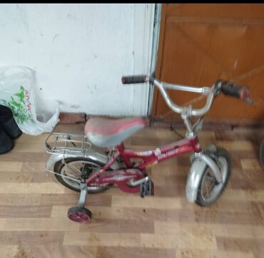 детский велосипед yamaha: Продаётся два детских велосипеда, б/у. 1 красного цвета- двухколёсный