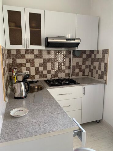 срочно продаётся 1 комнатная квартира в районе ошского рынка по улице кенсуйская: 1 бөлмө, 35 кв. м, 105-серия, 5 кабат, Косметикалык ремонт