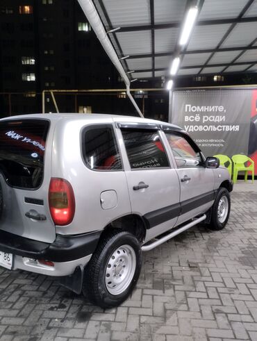 нарын нива: Chevrolet Niva: 2003 г., 1.7 л, Механика, Бензин, Внедорожник