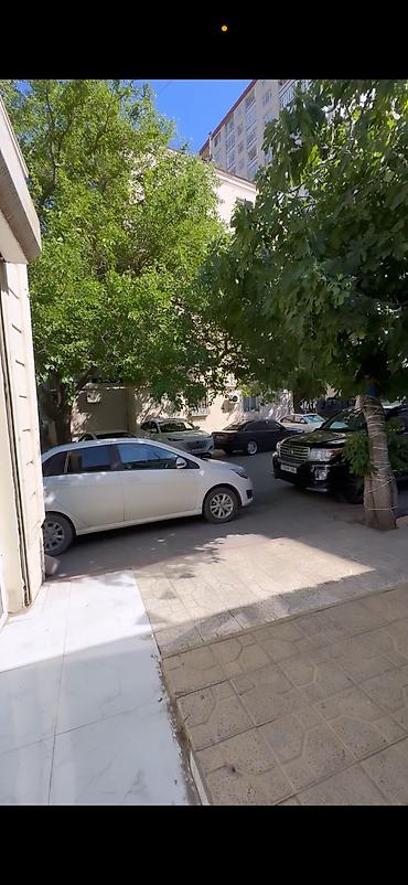 montin: Nerimanovda metrodan 3/4 deq mesafede LİFE CENTİRİN arxasi qadin — 4