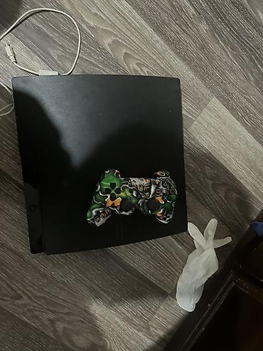 tecno slim: PlayStation 3 Slim oyun konsolu. Dəstə aşağıdakılar daxildir: - PS3 — 1
