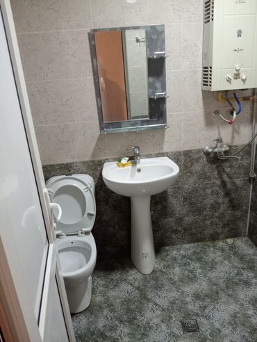 Uzunmüddətli kirayə mənzillər: 1 mkr 5 nömrəli məktəbin bazarın yanı 5/3 2otaqlı remontlu əşyalı 380 — 11