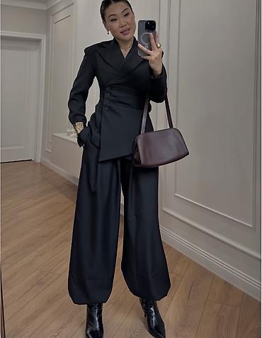 Kompleti: 💫Ženski modni komplet – strukirani blejzer + široke pantalone ✅3600 — 6