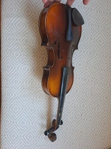 Violine: Violina sa gudalo u dobrom stanju sa manjim tragovima koriscenja, sve — 12