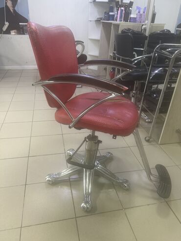 кресла парикмахер: Продаются кресло для салон красоты цена,4000 сом обращайтесь