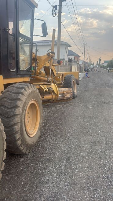 Другие услуги: Каток- 1,5 т, 3т 4т. 18т Асфальтоукладчик 1,4-4м Экскаватор-520 — 8