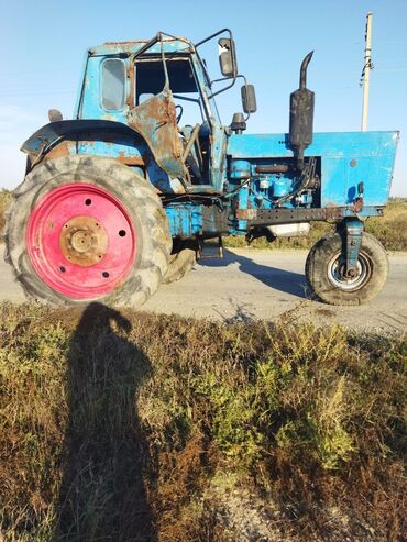 Traktorlar: MTZ Belarus tipli təkərli traktor Xüsusiyyətlər: - Ön ötürücülü
