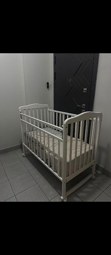 lovhe: Oğlan və qız üçün, İşlənmiş, Dördbucaq, Beşik, Dəstsiz, Matras ilə, Yellənmə mexanizmsiz — 5