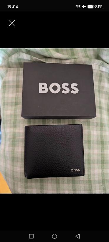 BOSS kişi pulqabısı - Material: xırda teksturalı qara dəri - Dizayn