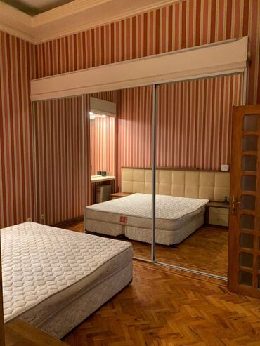 Köhnə tikili: 4 otaqli menzil m. Iceri Sheher.DUPLEX Mənzilin yerləşdiyi bina — 15