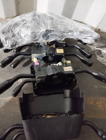 Двери и комплектующие: Петля двери Передняя левая Audi, Б/у, Оригинал — 13