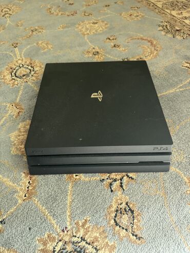 икс бокс сериес с: Продам ps4 pro с 2 геймпадами Память на 700гб улучшенная (HDD заменена