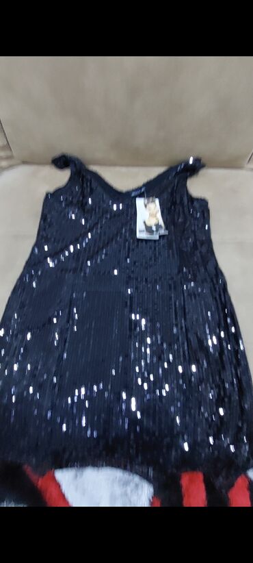 Dəstlər, kostyumlar: Qadın geyimləri. 5-7-10-15-20 azn. Xacmaz ve Bakıda yaşayanlar ucun — 24