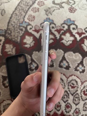 iphon 16 promax: IPhone 11, белый цвет. Ключевые особенности: - Дисплей Liquid Retina — 2