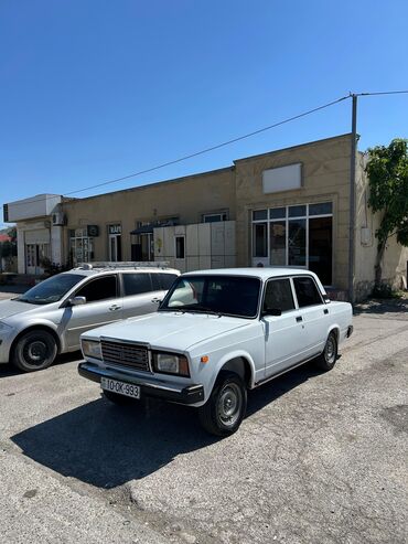 ağ maşın: VAZ (LADA) 2107: 1.7 l | 2005 il 125000 km Sedan