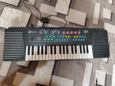 proektor casio xj ut310wn: Продам классное цифровое пианино, работает от сети, звук четкий всё